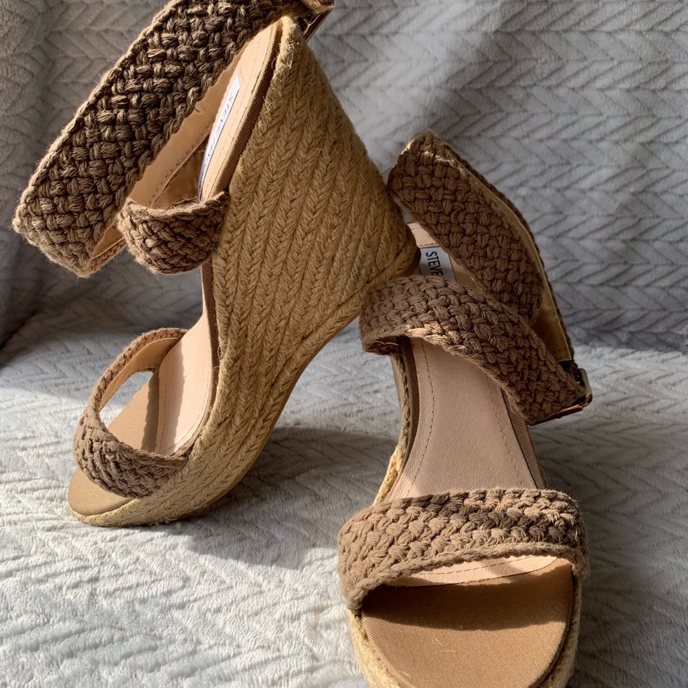 Steve Madden Fantasik Khaki size 10 wedges. Like new worn once.